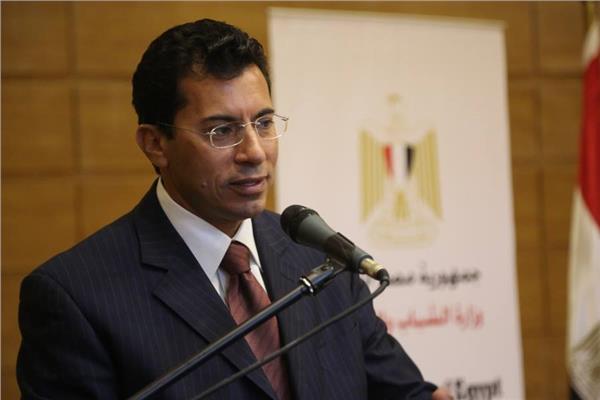   وزير الرياضة يتفقد الصالة المغطاة باستاد القاهرة