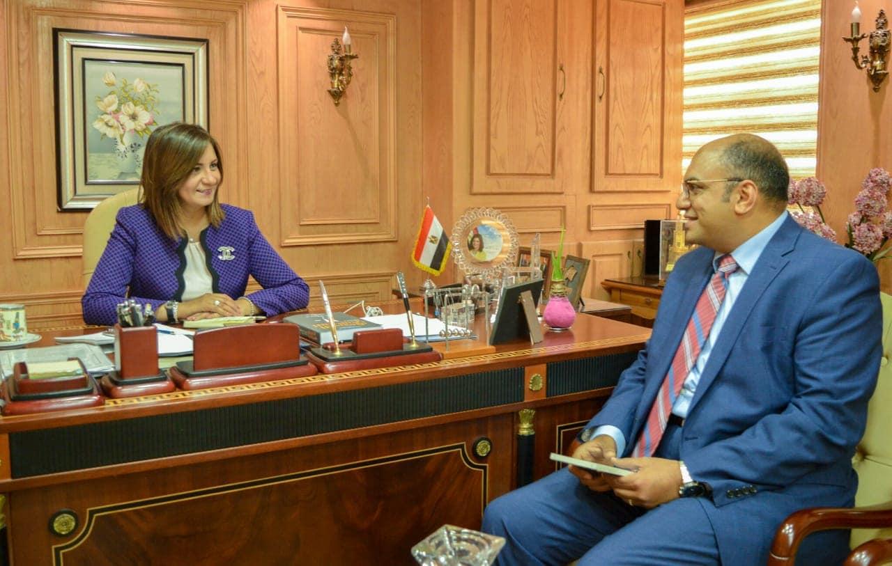   وزيرة الهجرة تبحث مع خبير مصري علاج الأورام بالأشعة التداخلية بألمانيا