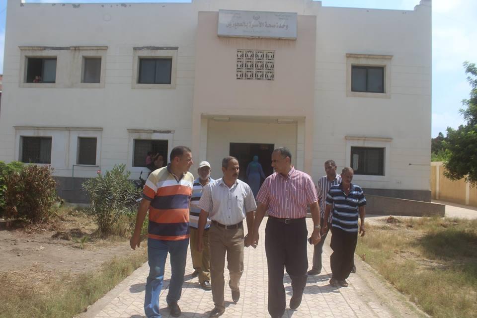   رئيس مدينة دسوق يتفقد الوحدات الصحية بقرية العجوزين ويحيل 8 أطباء إلى التحقيق