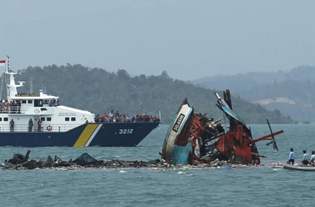   غرق 6 أشخاص وفقدان 12 بعد انقلاب قارب جنوبى غرب الصين