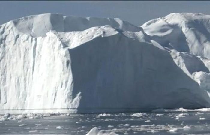   الدنمارك تخلى قرية بجزيرة جرينلاند إثر انجراف جبل جليدى ضخم ناحيتها