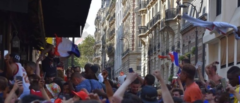   بث مباشر | احتفالات الجماهير الفرنسية بكأس العالم
