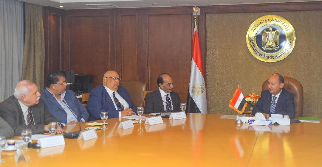   نصار يبحث مع الاتحاد المصرى لجمعيات المستثمرين سبل تنمية وتطوير الصناعة المصرية