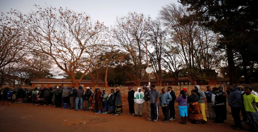   فتح صناديق الاقتراع بزيمبابوى فى انتخابات تاريخية