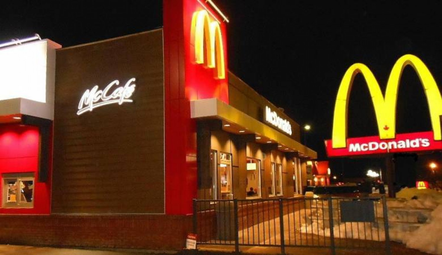   ماكدونالدز يوقف بيع السلطة فى 3000 فرع بأمريكا بسبب عدوى شديدة