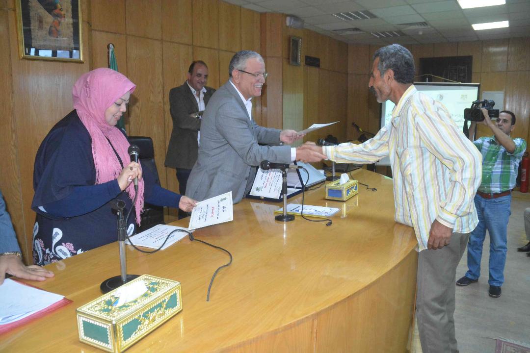   مجلس الوزراء يوجه الشكر لمحافظة المنيا لسرعة الاستجابة لشكاوى المواطنين