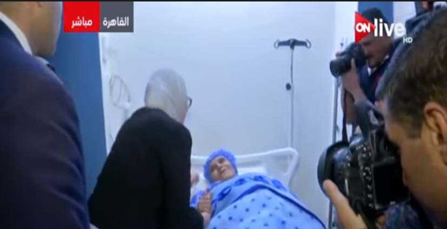   شاهد | وزيرة الصحة تتفقد الحالة الصحية لمرضى مستشفى وادي النيل