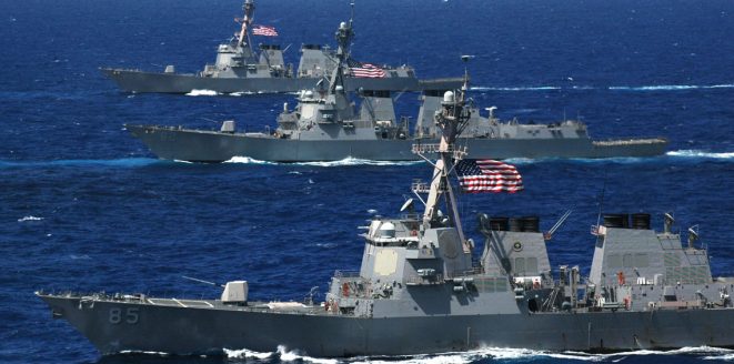   البحرية الأمريكية تضبط مئات أسلحة على متن قارب بخليج عدن