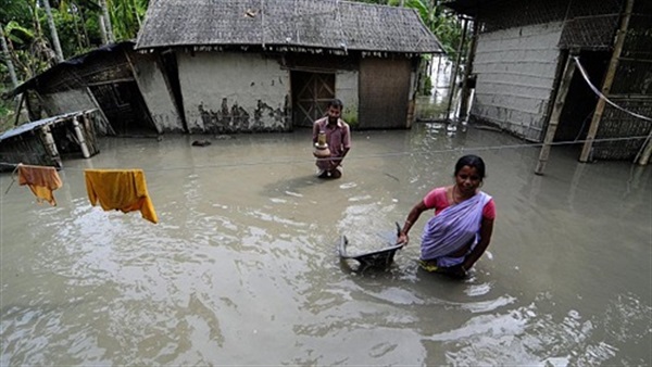   الفيضانات تجتاح الهند.. وتشرد الملايين