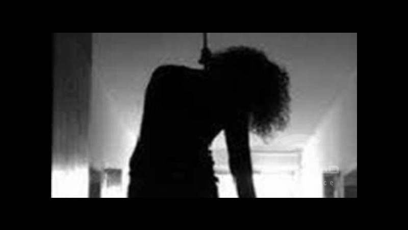   «خلافات أسرية» تقود فتاة إلى الانتحار