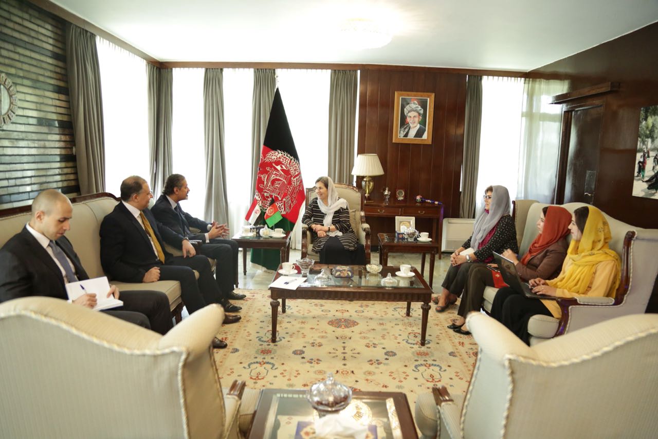   السفير المصرى فى كابول يبحث سبل دعم المجتمع المدنى الأفغانى مع السيدة الأولى