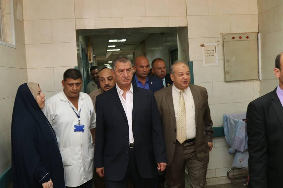   محافظ كفرالشيخ يفاجئ بزيارته المستشفى العام ويحيل 67 طبيبًا وممرضًا للتحقيق