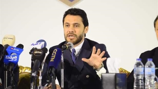   أحمد حسن يعلق على أزمة عدم إختيار صلاح أفضل لاعب