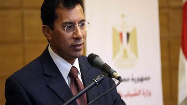    الأهلي يكثف اتصالاته مع وزير الرياضة لحل أزمة الجماهير