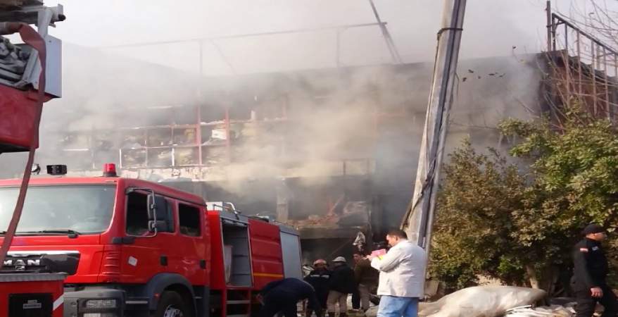   السيطرة على حريق في مخزن بكاتدرائية العباسية