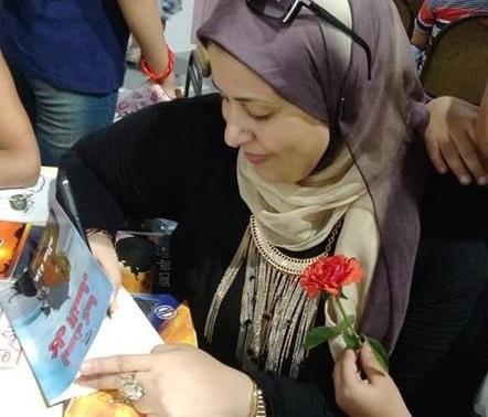   توقيع ديوان «لستُ كما كل النساء» للشاعرة عزة سالم بساقية الصاوي