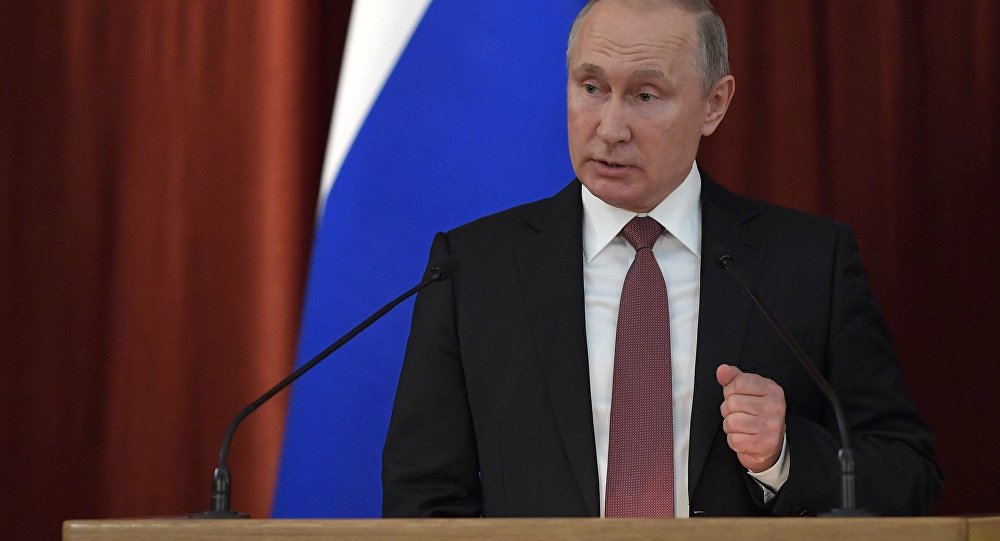   بوتين يتفقد مناورات عسكرية ويتعهد بتعزيز الجيش