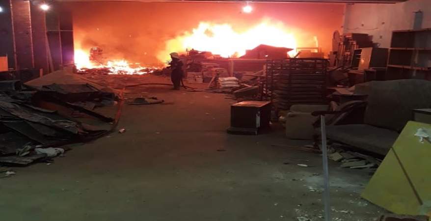   الحماية المدنية تسيطرعلى حريق سينما ريفولى بوسط القاهرة