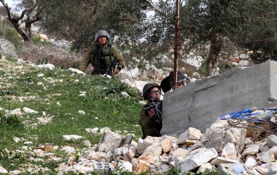   «هآرتس»: الأجهزة الأمنية الإسرائيلية تحضّر لاغتيال قادة في حماس