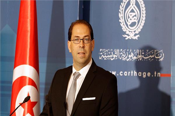   رئيس الوزراء التونسي يقيل وزير الطاقة و 4 مسئولين كبار لشبهات فساد