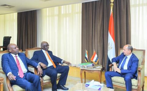   نصار يعقد جلسة مباحثات موسعة مع وزيرى التجارة والصناعة بدولة السودان لبحث التعاون الاقتصادى المشترك بين البلدين