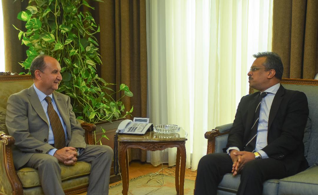   نصار  يبحث مع سفير سنغافورة بالقاهرة تشجيع إقامة شراكات بين القطاع الخاص فى البلدين
