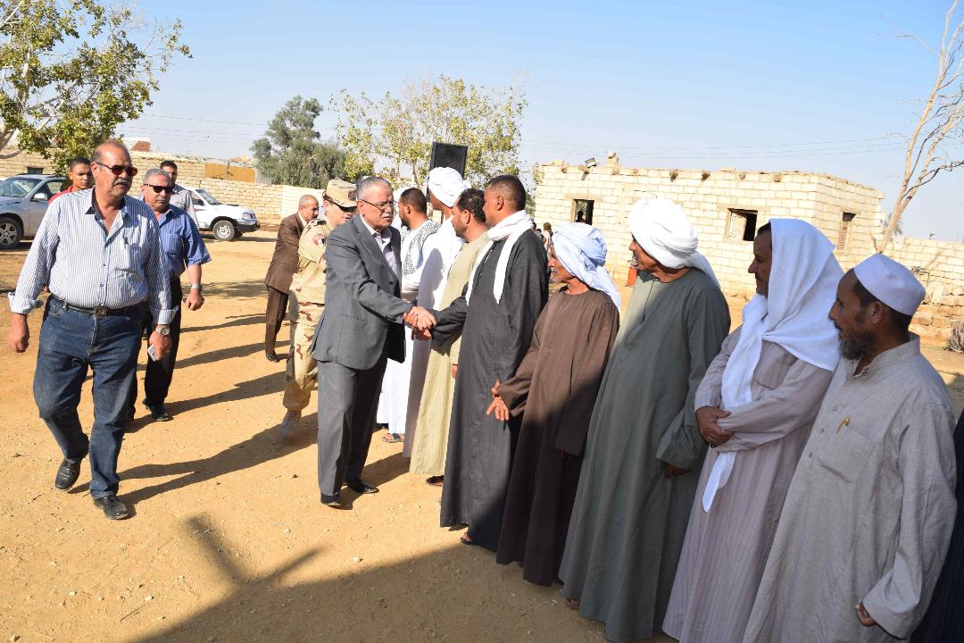   محافظ المنيا يقدم واجب العزاء لأسرة شهيد سيناء 