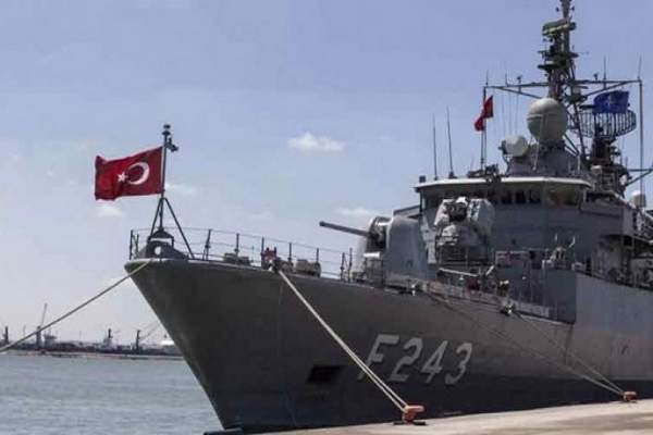   السفن الحربية التركية تعترض سفينة صيد قبرصية فى المياه الدولية