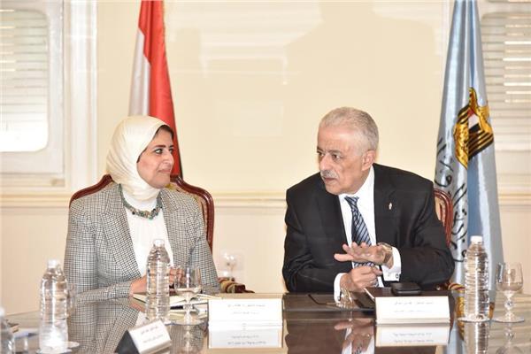   وزيرا «الصحة» و«التعليم» يبحثان تعظيم الاستفادة من بنك المعرفة المصرى
