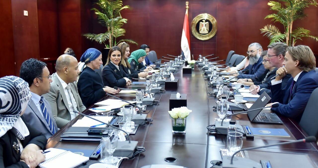   وزيرتا الاستثمار والبيئة تبحثان مع البنك الدولي توفير منح لدعم مصر