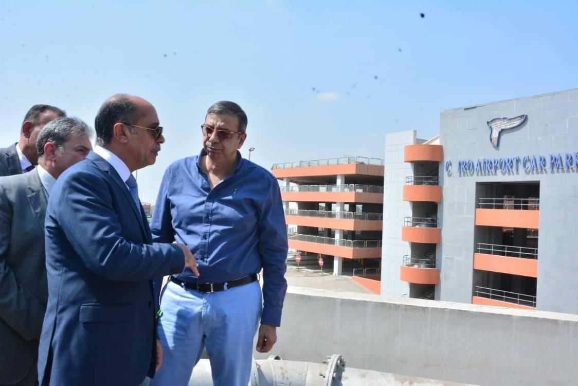   وزير الطيران المدنى يتفقد مبنى الركاب (1، 2) والجراج متعدد الطوابق ومبنى الإيرمول بالقاهرة