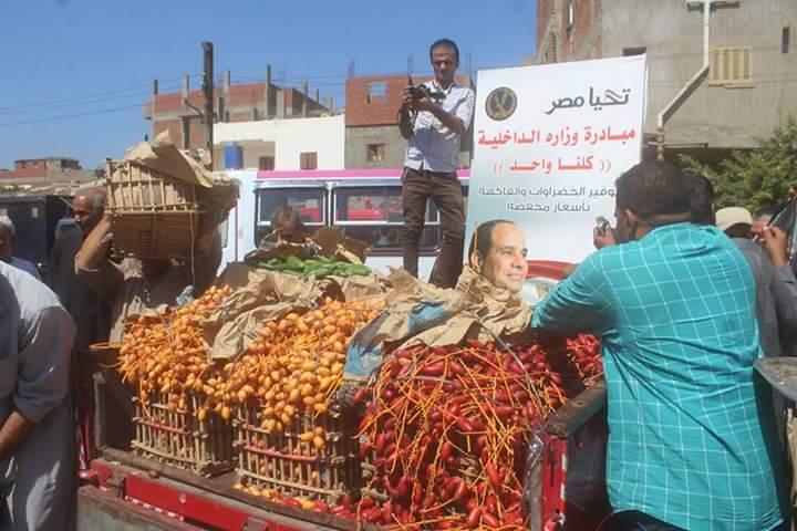    بالصور .. أمن كفر الشيخ و رئيس مدينة دسوق يفتتحان مبادرة «كلنا واحد» بقرية العجوزين