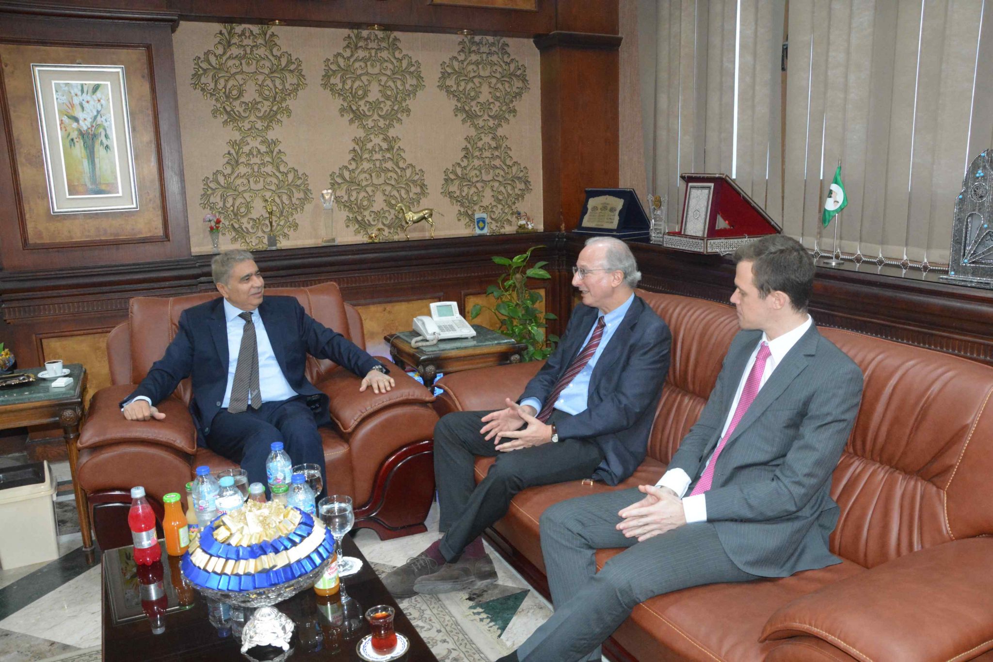   صور|| السفير الارجنتيني يلتقي محافظ المنيا لتعزيز العلاقات الثنائية
