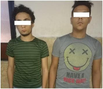العاملان غافلا زبائنهم في "الكافيه" وصوروا بطاقاتهم الإئتمانية  اشتروا أجهزة ومنتجات وحملوا قيمتها النقدية على ضحاياهم
