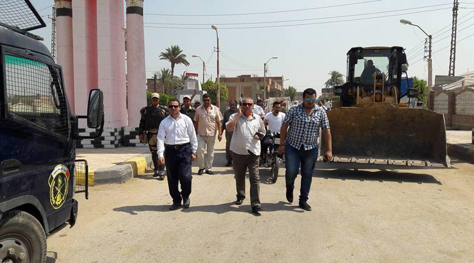   إزالة 383 حالة تعدي وإشغالات من شوارع مدينة سمسطا ببني سويف