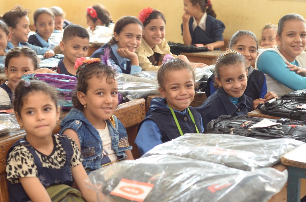   الأورمان توزع ألف شنطة مدرسية فى محافظة كفر الشيخ