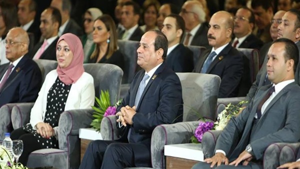   الرئيس السيسي يشاهد فيلم «طريق المستقبل» عن النهضة الشاملة في شبكة الطرق