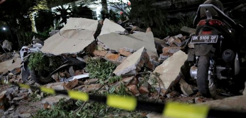   إندونيسيا تتوقع ارتفاع عدد ضحايا الزلزال وترسل فرق مساعدات إلى سولاوسي