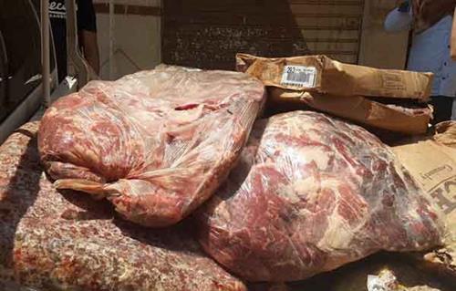   ضبط 120 كيلو لحوم «فاسدة» داخل شادر لبيع اللحوم البلدي في «التل الكبير»