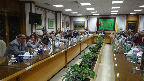   مجلس عمداء طاريء بجامعة المنيا استعدادًا للعام الجامعي الجديد