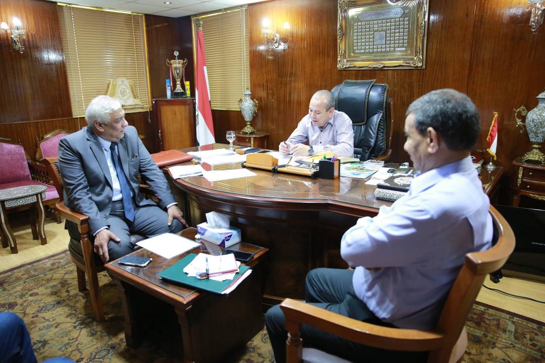   محافظ كفر الشيخ يبحث تطوير الميدان الإبراهيمى مع رئيس مدينة دسوق