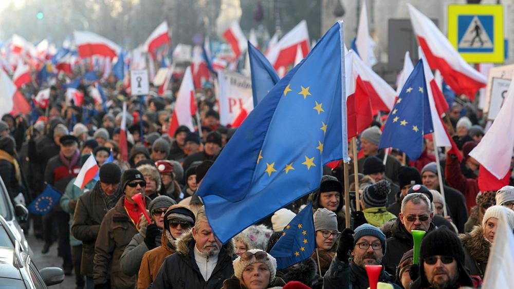   الآلاف في بولندا يتظاهرون للمطالبة برفع أجور القطاع العام