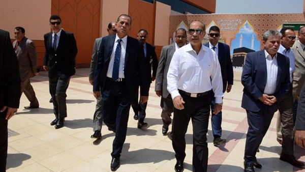   رئيس القابضة للمطارات يتفقد حركة السفر والوصول داخل صالات مطار القاهرة