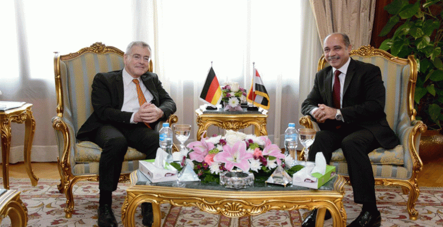   وزير الطيران المدني يستقبل سفير ألمانيا بالقاهرة