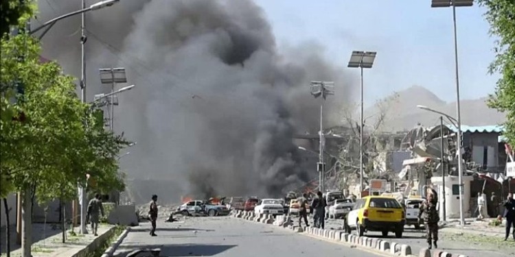   إصابة مسؤولين في انفجار قرب مقر لجنة الانتخابات في كابول