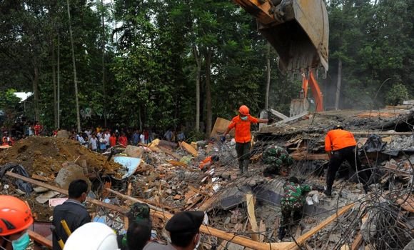   ارتفاع حصيلة ضحايا زلزال إندونيسيا إلى 2000 قتيل