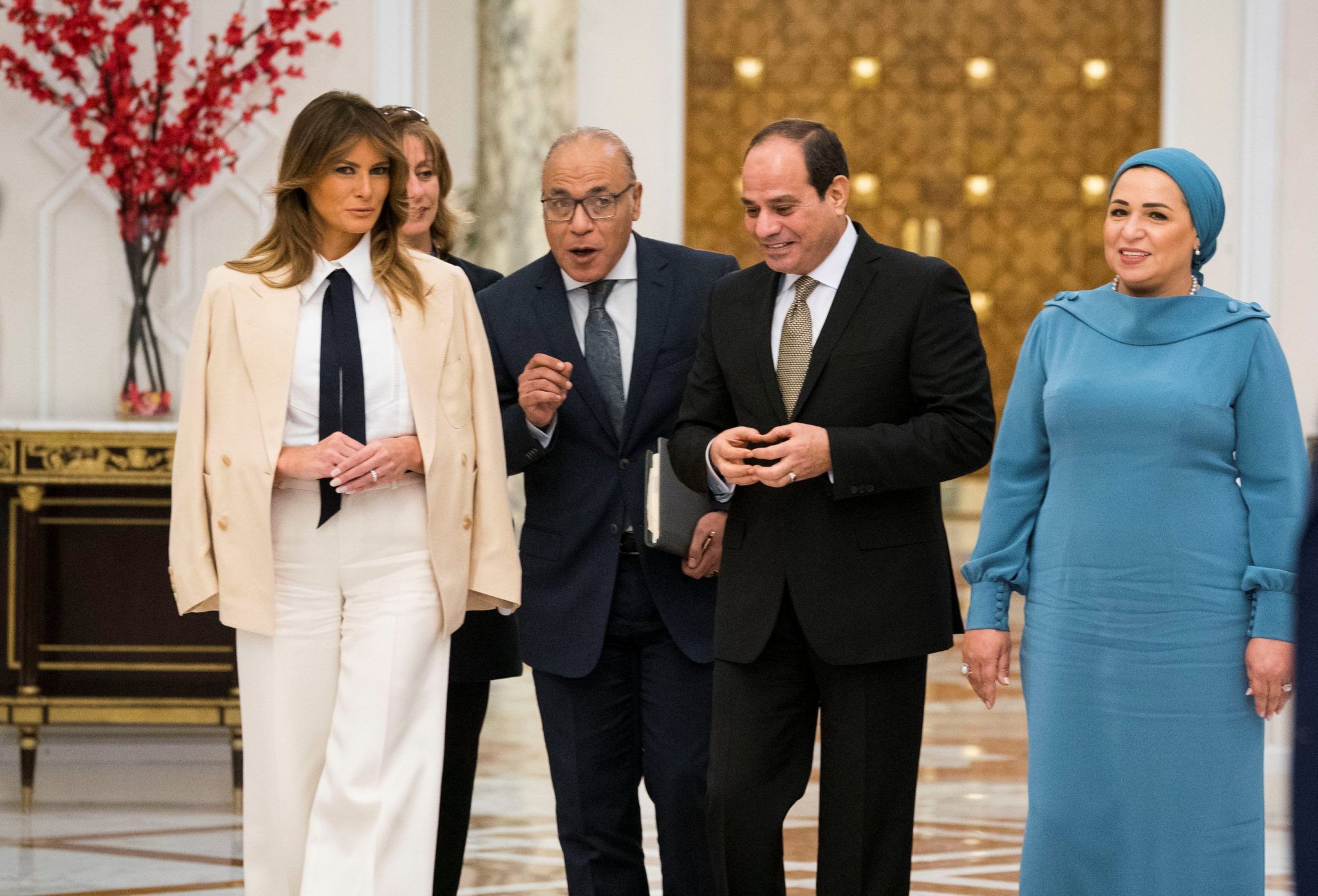   صور | المتحدث الرسمى: الرئيس السيسى والسيدة قرينته يستقبلان ميلانيا ترامب