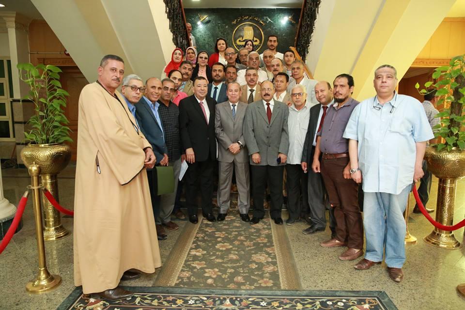   بالصور|| محافظ كفر الشيخ خلال لقاءه بهيئة حزب الوفد «سأمون الأقرب للأكثر احتياجًا»