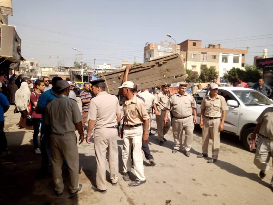   بالصور|| رئيس مدينة الحامول تقود حملة لرفع الإشغالات من الشوارع 
