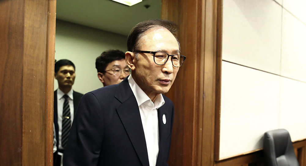   السجن 15 عاما للرئيس الكوري الجنوبي الأسبق لي ميونج باك في تهم فساد